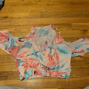 Fashion Nova floral crop top - cut out shoulder